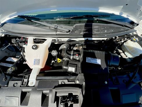 Used 2017 Chevrolet Express 3500 image 22