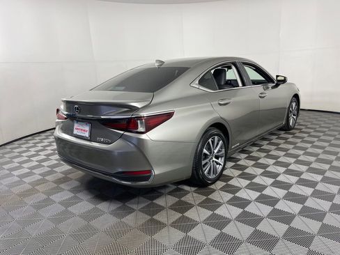 Used 2020 Lexus ES 300h w/ Premium Package image 15