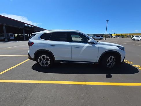 Used 2025 BMW X1 xDrive28i AWD/4WD image 2