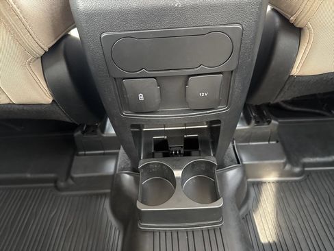 Used 2023 Ford Explorer XLT RWD image 31