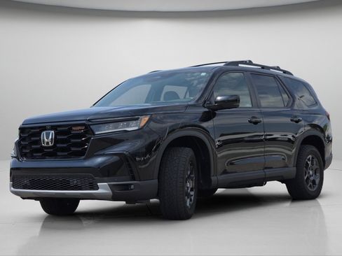 Used 2025 Honda Pilot TrailSport image 21