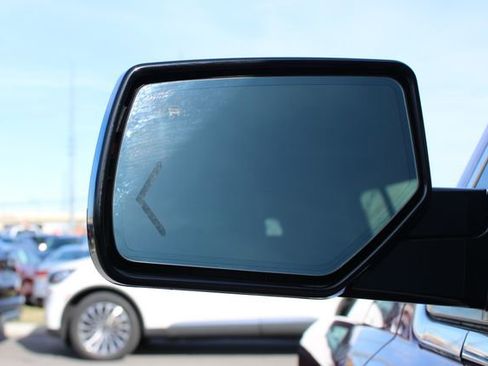 Used 2015 GMC Yukon XL SLT w/ Open Road Package image 8