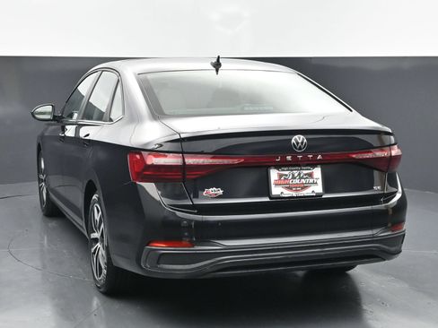 Used 2026 Volkswagen Jetta SE FWD image 4