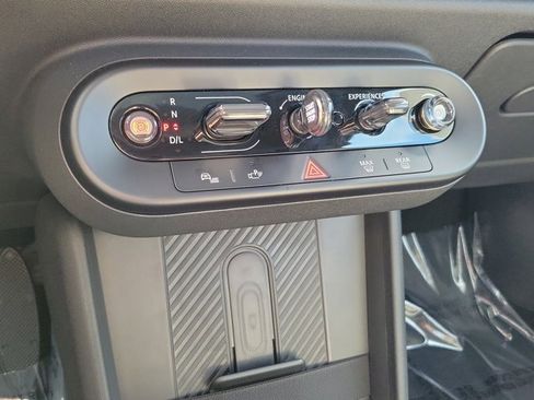 Used 2025 MINI Cooper 2-Door Hardtop image 24