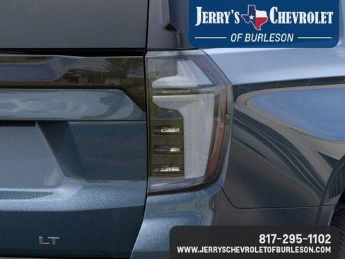New 2026 Chevrolet Suburban LT image 14