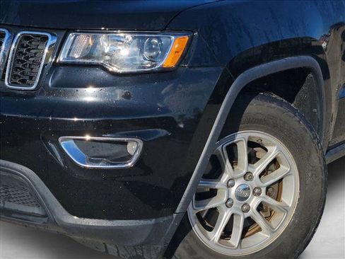 Used 2018 Jeep Grand Cherokee Laredo image 3