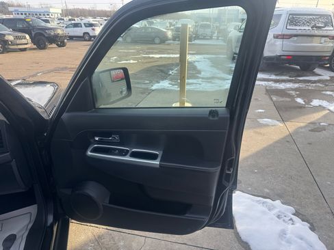 Used 2010 Jeep Liberty Limited w/ Tire & Wheel Group image 16