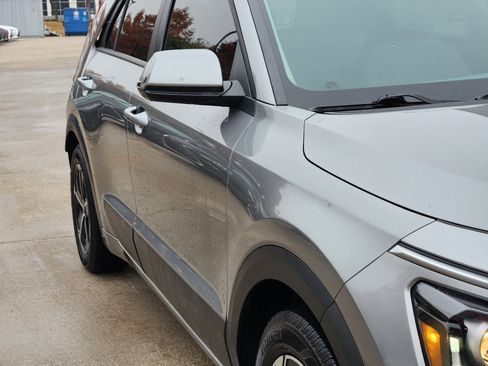 Used 2023 Kia Niro EX image 8