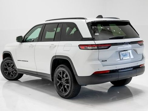 Used 2024 Jeep Grand Cherokee Altitude AWD/4WD image 29