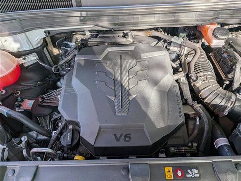 Used 2023 Kia Carnival LX image 21