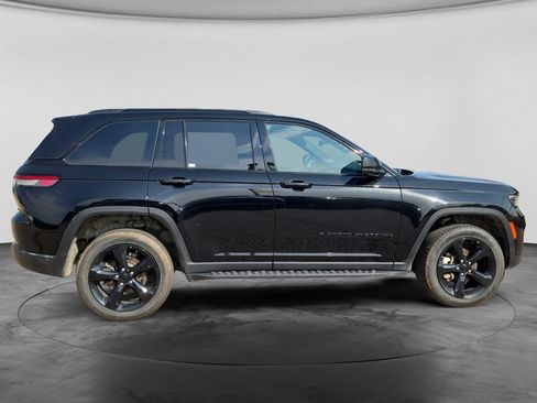 Used 2024 Jeep Grand Cherokee Limited w/ Luxury Tech Group II AWD/4WD image 11