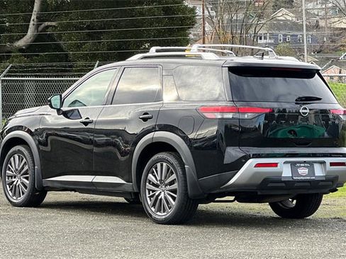 Used 2023 Nissan Pathfinder SL w/ SL Premium Package image 9