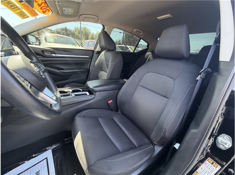 Used 2023 Nissan Altima 2.5 SV FWD image 16