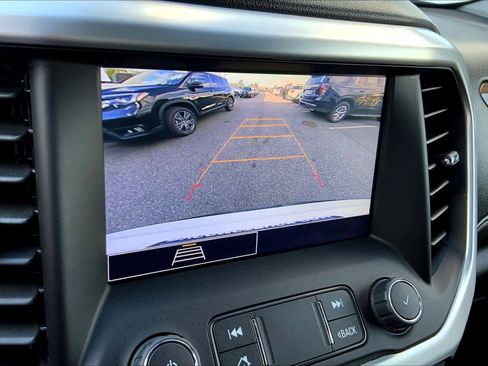 Certified 2023 GMC Acadia SLE w/ Driver Convenience Package image 28