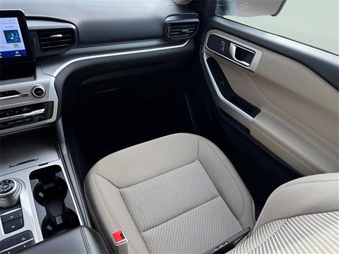 Used 2022 Ford Explorer XLT image 10