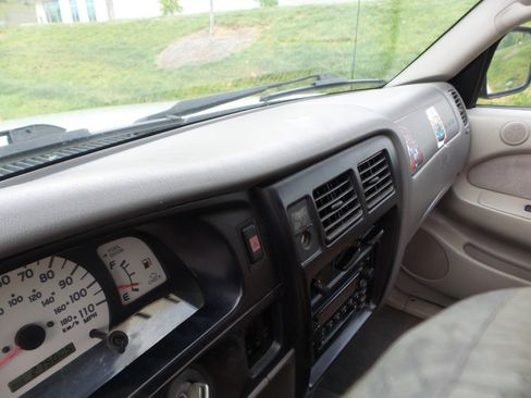 Used 2001 Toyota Tacoma 4x4 Xtracab V6 image 48