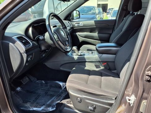 Used 2020 Jeep Grand Cherokee Laredo image 10