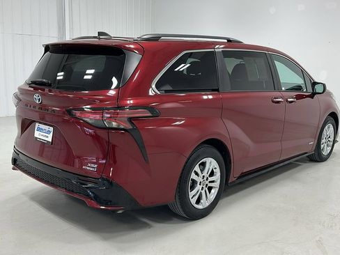 Used 2021 Toyota Sienna XSE w/ XSE Plus Package AWD/4WD image 5