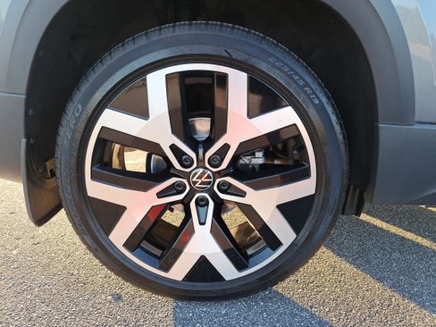 Certified 2022 Volkswagen Taos SEL w/ Panoramic Sunroof Package image 31