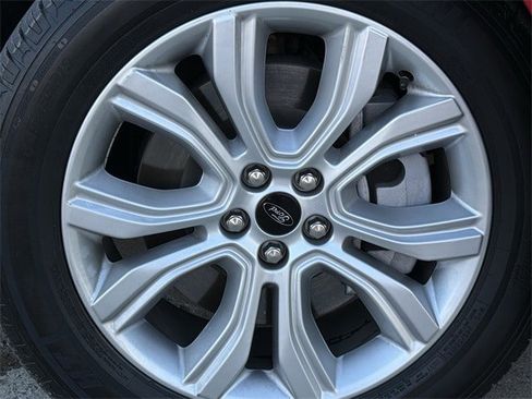 Used 2024 Ford Edge Titanium image 10