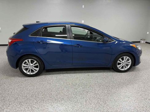 Used 2015 Hyundai Elantra GT FWD image 2