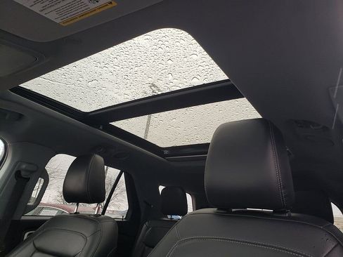 Certified 2022 Ford Explorer XLT w/ Equipment Group 202A image 22