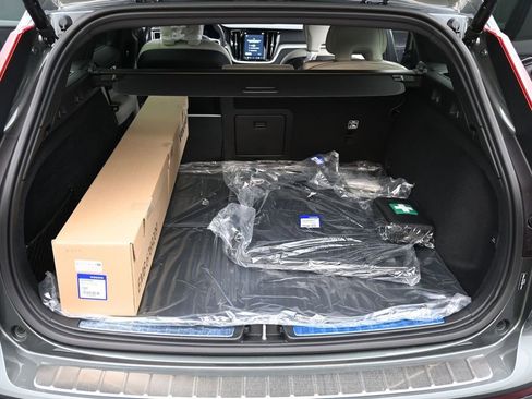 New 2026 Volvo V60 B5 Cross Country Ultra w/ Protection Package Premier AWD/4WD image 18