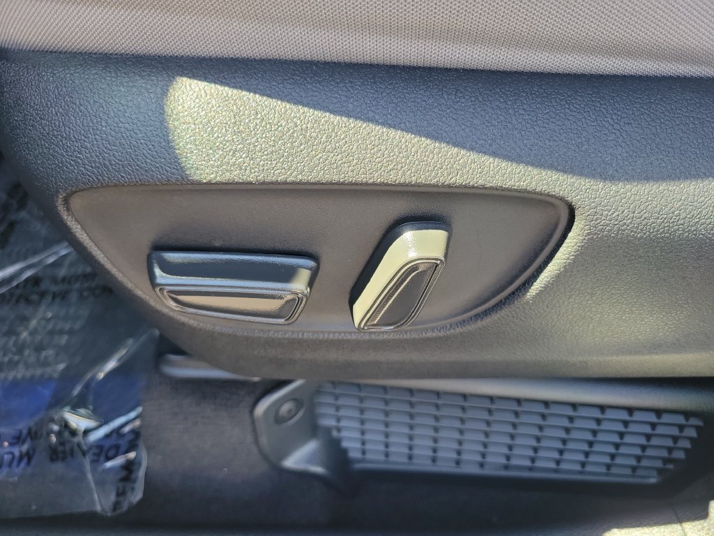 Used 2026 Toyota Sienna LE FWD image 18