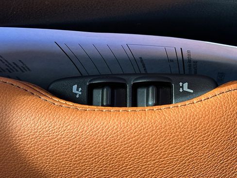 Used 2016 Nissan 370Z Touring image 31