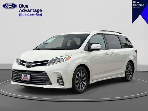 Used 2018 Toyota Sienna Limited w/ Carpet Mat Package FWD image 1