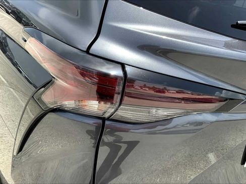 Used 2025 Toyota Sienna XLE FWD image 27