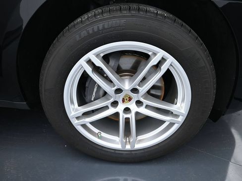 Certified 2026 Porsche Macan AWD/4WD image 17