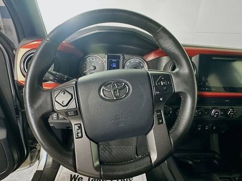 Used 2019 Toyota Tacoma TRD Sport image 12
