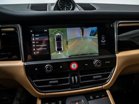 New 2026 Porsche Macan image 18