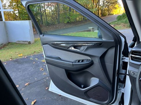 Used 2025 Chevrolet TrailBlazer LT image 18