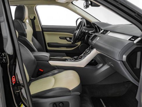 Used 2017 Land Rover Range Rover Evoque SE Premium image 31