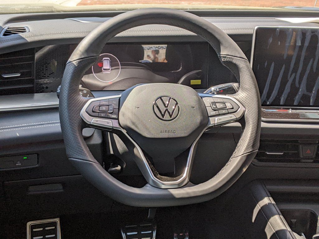 New 2026 Volkswagen Tiguan SE R-Line AWD/4WD image 14