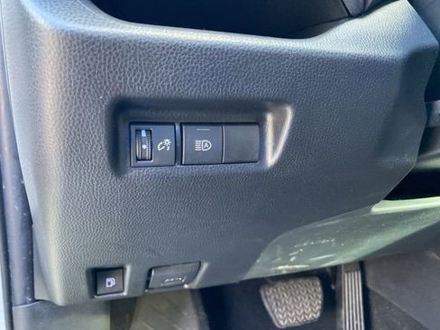 Used 2022 Toyota RAV4 XLE image 25