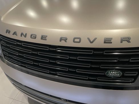 Used 2025 Land Rover Range Rover Autobiography AWD/4WD image 24