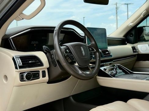 Used 2019 Lincoln Navigator Reserve AWD/4WD image 23