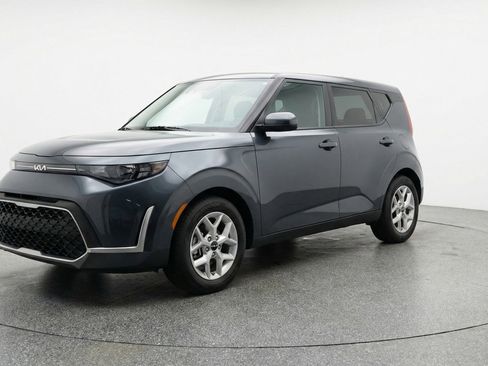 Used 2025 Kia Soul LX w/ LX Technology Package image 3