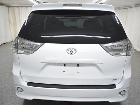 Used 2016 Toyota Sienna SE Premium image 5