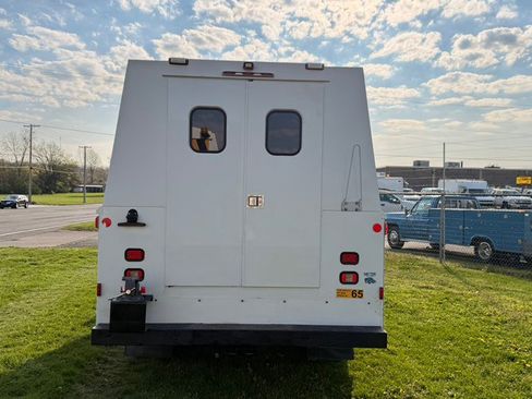 Used 2015 Chevrolet Silverado 3500 W/T image 4