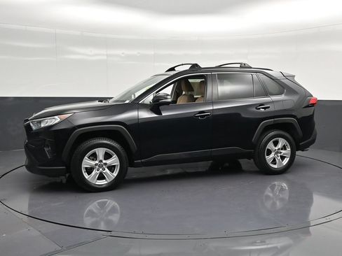 Used 2020 Toyota RAV4 XLE w/ Convenience Package FWD image 7