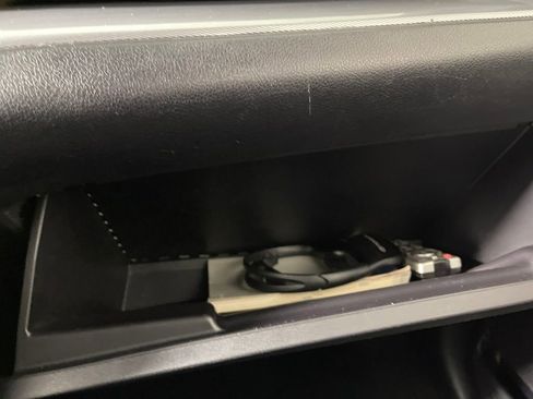 Used 2015 Toyota Sienna L image 25