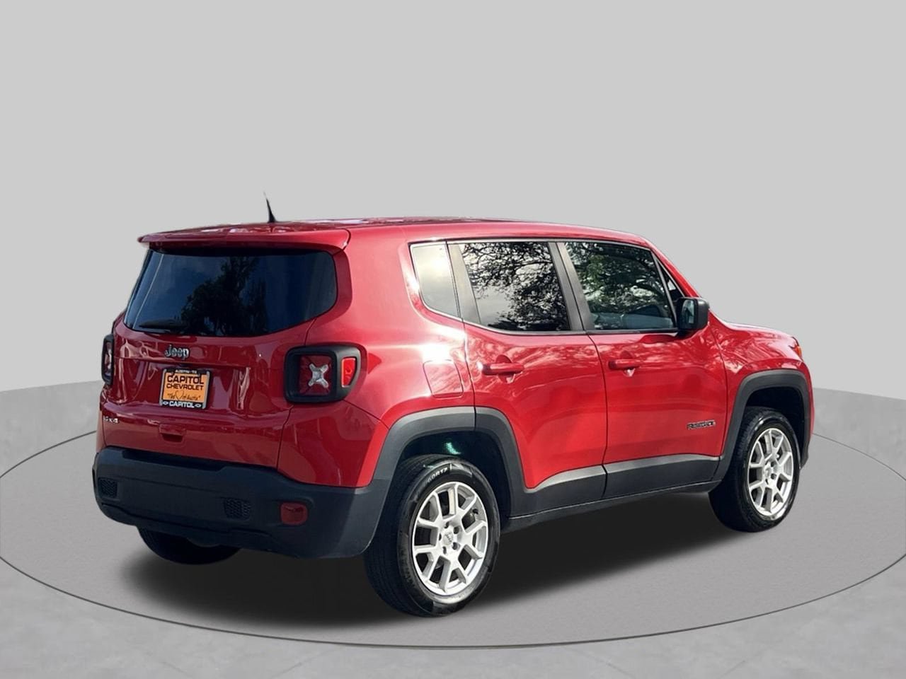 Used 2023 Jeep Renegade Latitude AWD/4WD image 5