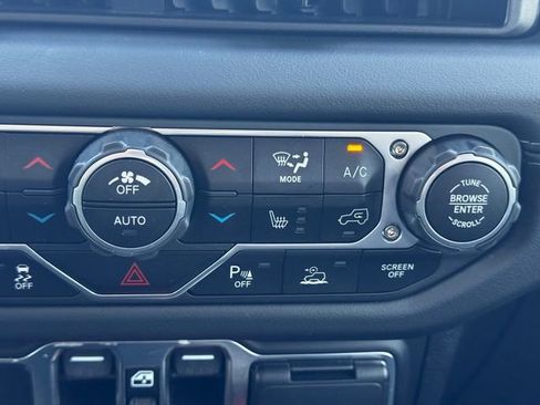 Used 2025 Jeep Wrangler Unlimited Rubicon 4xe AWD/4WD image 38