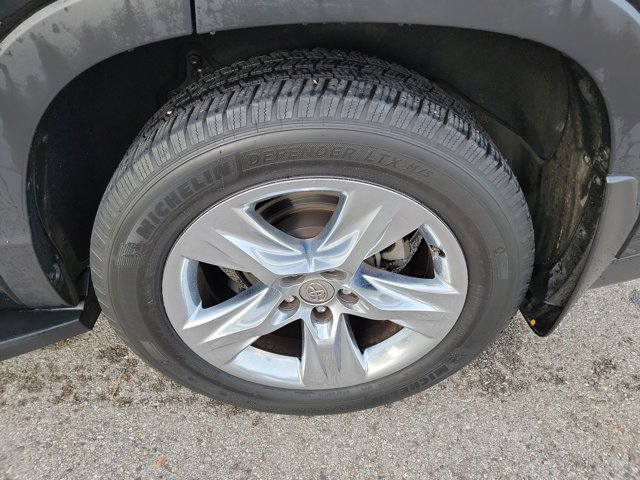 Used 2015 Toyota Highlander Limited Platinum FWD image 9