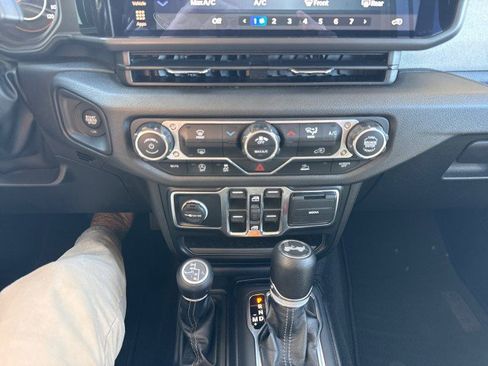 Used 2024 Jeep Wrangler Sport S image 17