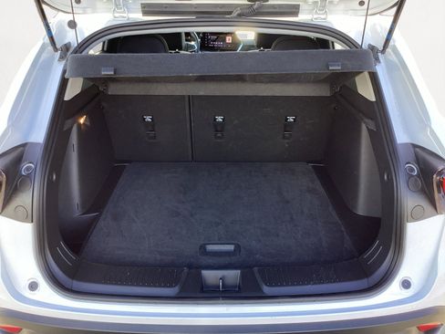 Used 2025 Chevrolet Trax LT w/ LT Convenience Package image 16